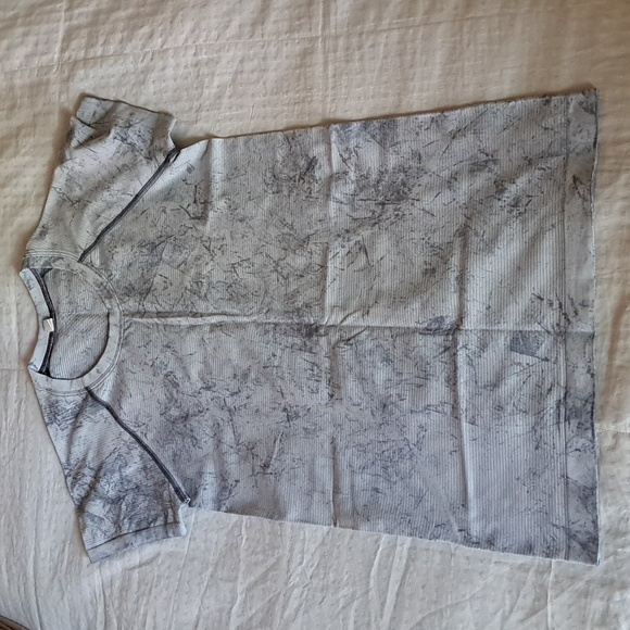 lululemon athletica Tops - Lululemon Women’s T-Shirt Size 8 Dye Pattern White/Gray EUC